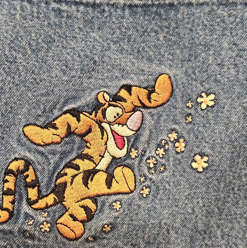 Pooh Woman Short Overalls Featuring Tigger - Picture 3 of 8